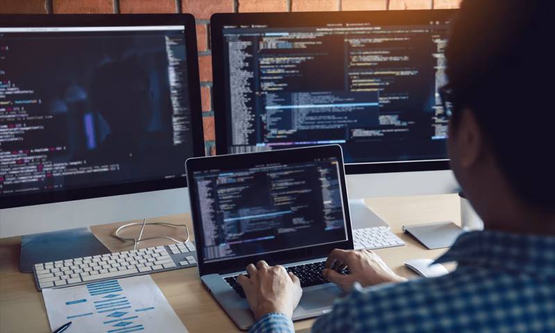 数据科学选型:R与Python如何赋能鼓楼区网站建设?